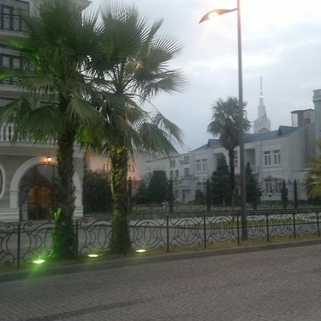 Nini'S Apartments Batumi Esterno foto