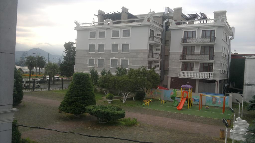 Nini'S Apartments Batumi Esterno foto
